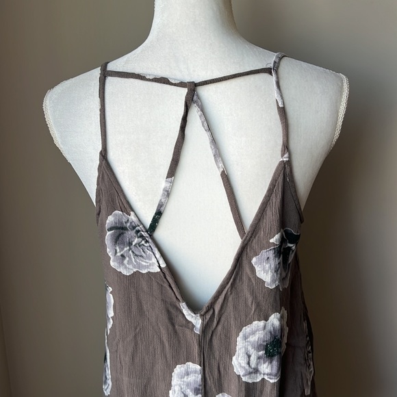 Devoted Luxury Apparel Floral Dress - Picture 7 of 10